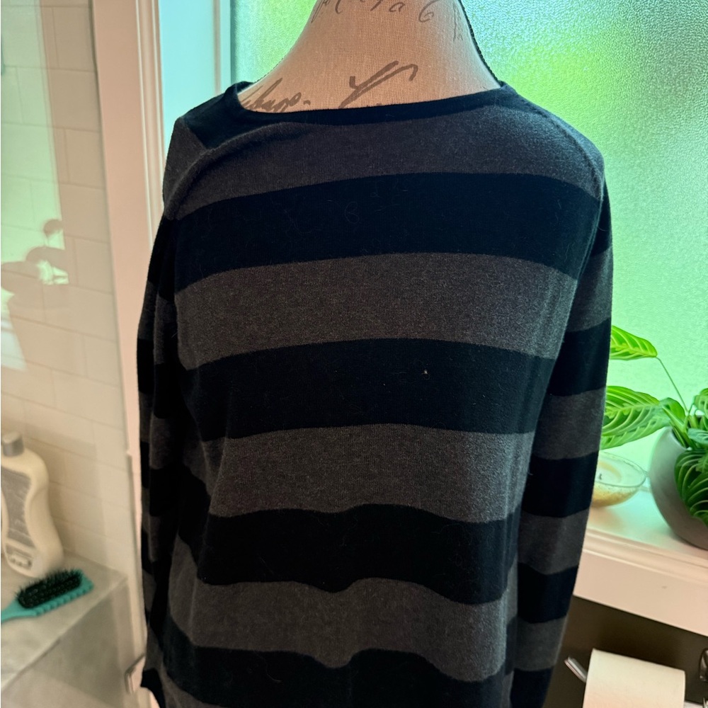 Men's Striped Crew Neck Sweater - Black & Gray
